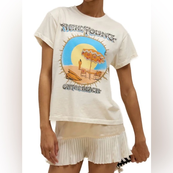 NWOT DAYDREAMER LA Neil Young On The Beach Tour Tee - Picture 6 of 8